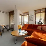 Lux Riverview Air-conditioned With Parking By Renters Apartment *