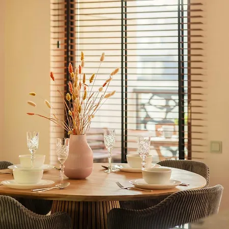 Lux Riverview Air-conditioned With Parking By Renters