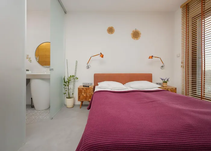 Lux Riverview Air-conditioned With Parking By Renters Apartment